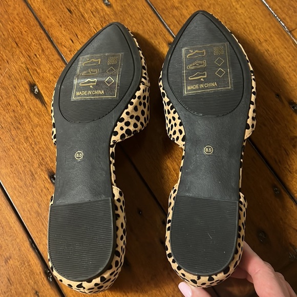 CUTE tan and black flats, size 8.5 - Picture 2 of 3